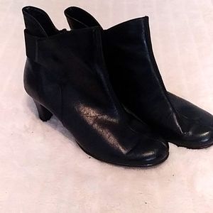 Aerosoles Black Leather Boots 8